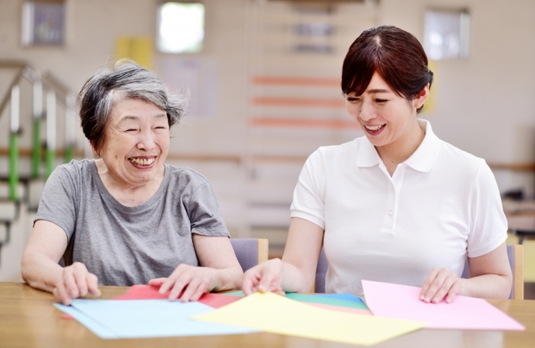 充実した条件の住宅型有料老人ホームでの求人をお探しの皆様に｜大阪で人材サービスならキャリアウィングス株式会社