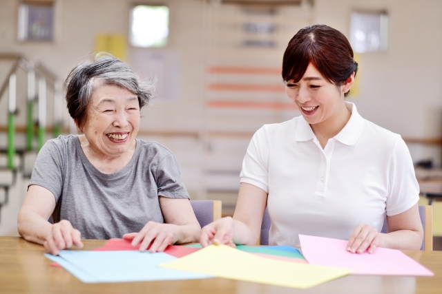 充実した条件の住宅型有料老人ホームでの求人をお探しの皆様に｜大阪で人材サービスならキャリアウィングス株式会社