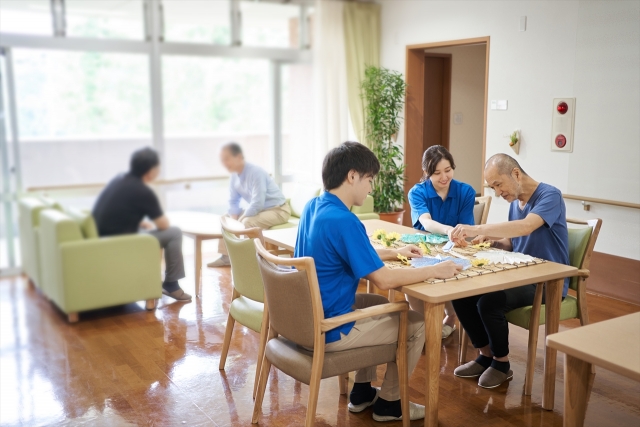 充実した条件のデイサービスでの求人をお探しの皆様に｜大阪で人材サービスならキャリアウィングス株式会社