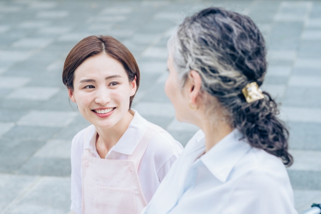 充実した条件の訪問介護での求人をお探しの皆様に｜大阪で人材サービスならキャリアウィングス株式会社